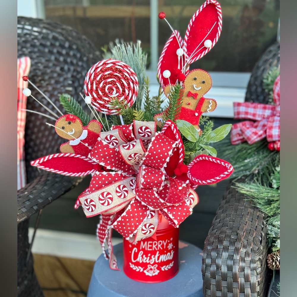 Gingerbread Merry Christmas Arrangement